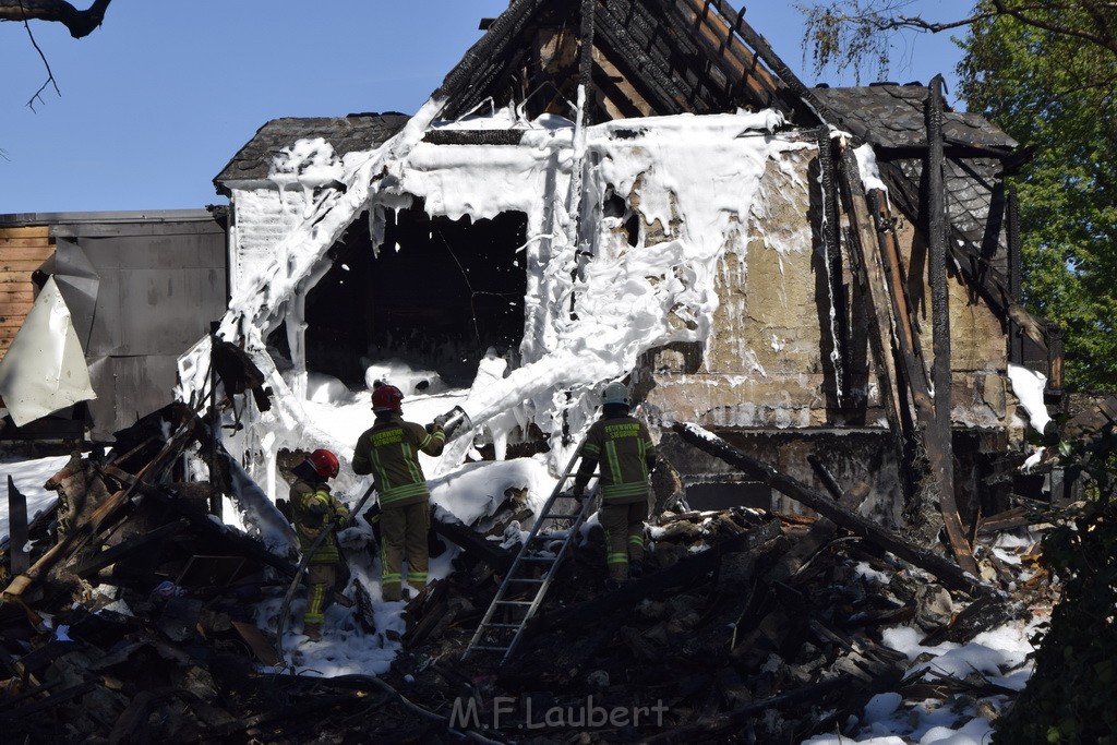 Grossfeuer Einfamilienhaus Siegburg Muehlengrabenstr P1419.JPG - Miklos Laubert